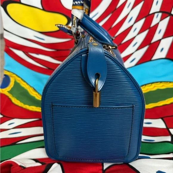 Authentic Louis Vuitton Speedy 25 – Blue Épi Leather – Vintage Classic - Picture 7 of 17